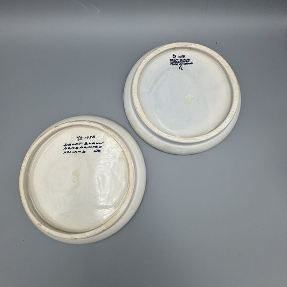 Vtg Pair Round Delft Blue Holland Wall Hangings Hand Painted Flowers Birds 1058 - Picture 3 of 9